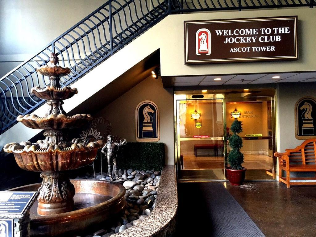 Jockey Resort Suites Center Strip Las Vegas Exterior photo